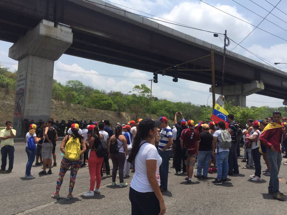 Plantón en Guarenas ya no impide el paso en la avenida Intercomunal #24A