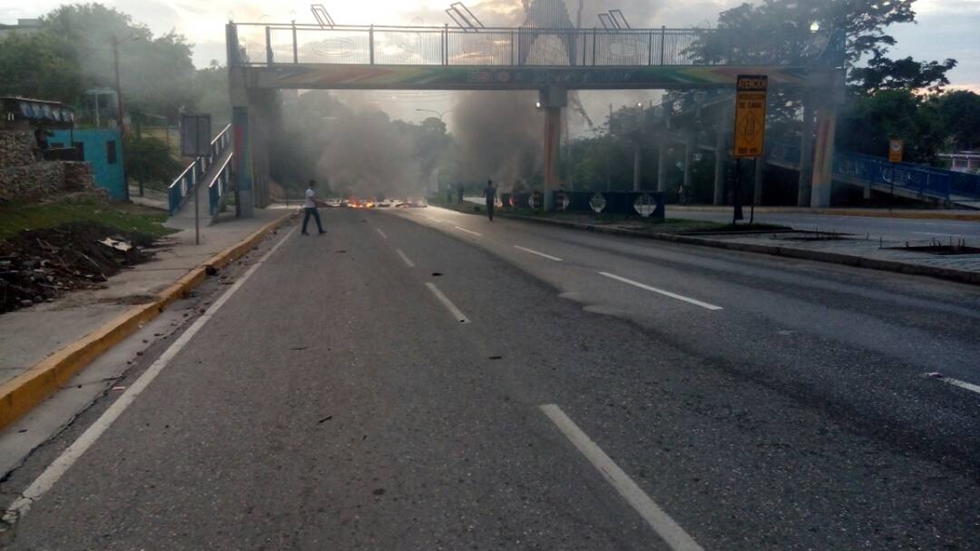 Protestas continúan este #24A en varios sectores del estado Lara