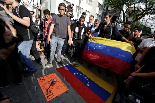 Opposition supporters and students take part in a tribute to Juan Pablo Pernalete, who died after being hit by a tear gas shot during a protest against Venezuelan President Nicolas Maduro, in Caracas, Venezuela April 27, 2017. REUTERS/Marco Bello