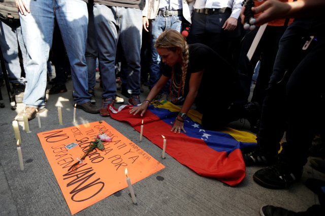 Lilian Tintori, wife of jailed opposition leader Leopoldo Lopez, takes part in a tribute to Juan Pablo Pernalete, who died after being hit by a tear gas shot during a protest against Venezuelan President Nicolas Maduro, in Caracas, Venezuela April 27, 2017. REUTERS/Marco Bello