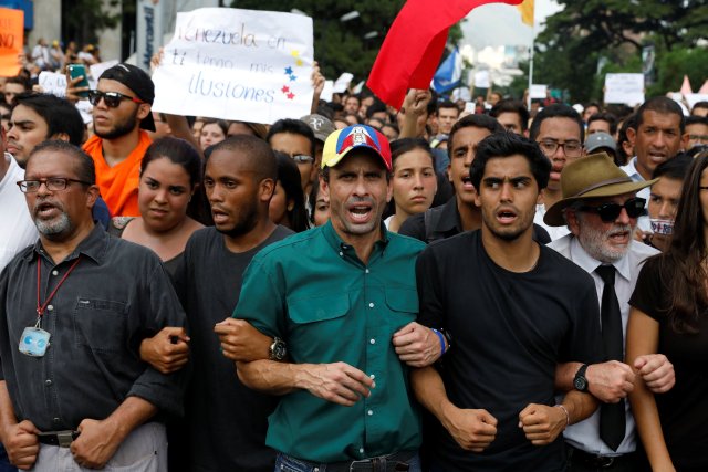 Venezuela opposition leader and Governor of Miranda state Henrique Capriles (C) attends a tribute for Juan Pablo Pernalete, who died after being hit by a tear gas shot during a protest against Venezuelan President Nicolas Maduro, in Caracas, Venezuela April 27, 2017. REUTERS/Carlos Garcia Rawlins