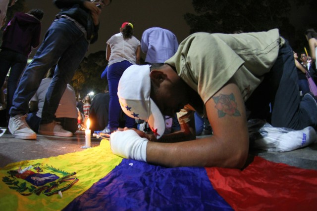 Venezolanos acudieron a la vigilia en honor a los caídos. Foto: La Patilla 