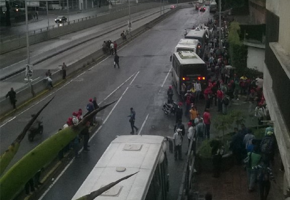 Así pretende llenar el gobierno la marcha oficialista de este #1May (Foto)