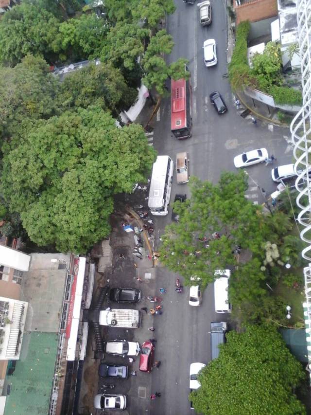 Vecino de Palo Verde salen a trancar las calles como protesta en contra el Gobierno de Nicolás Maduro