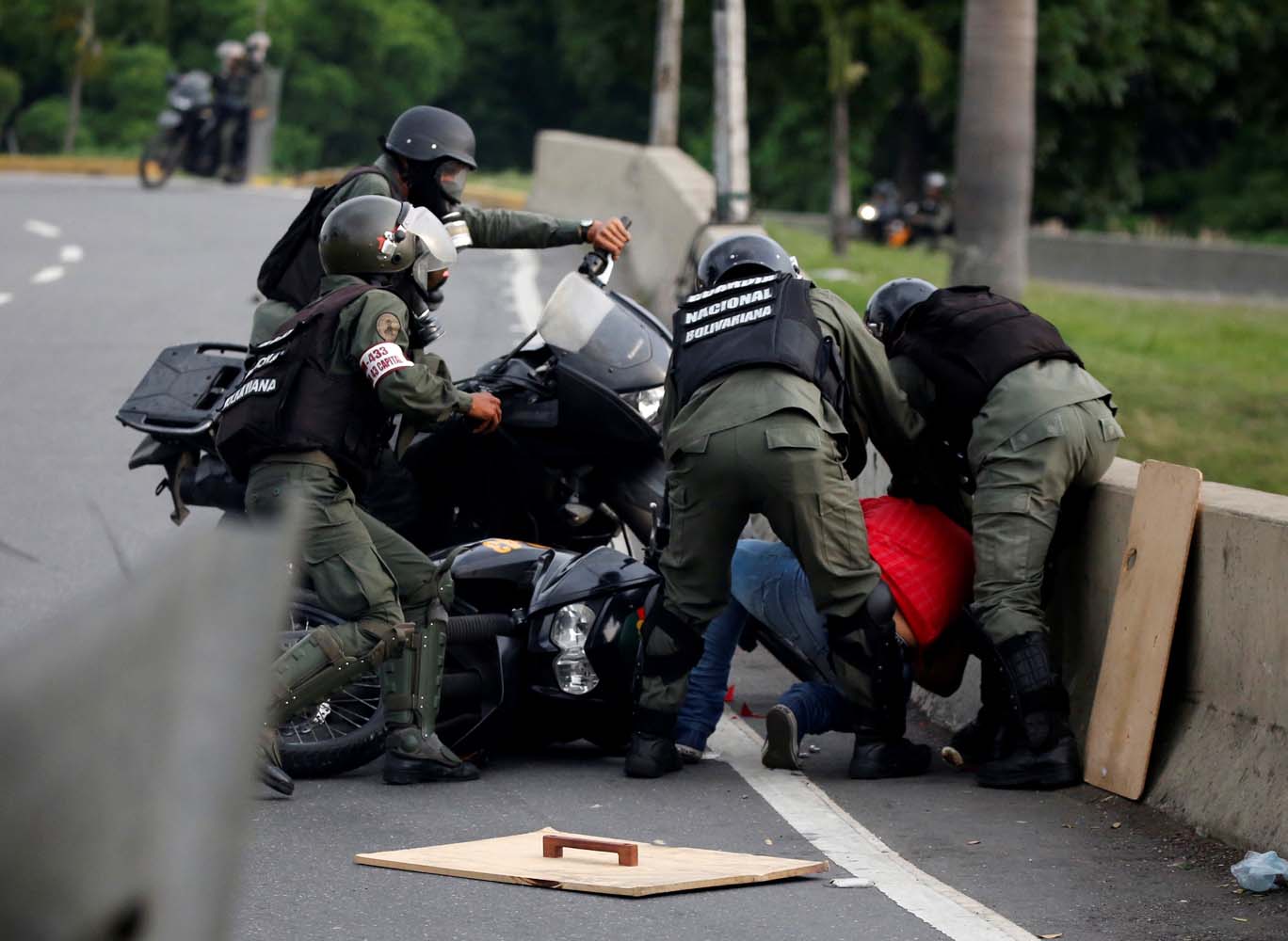 Academia de Ciencias Políticas y Sociales:  Aplicar justicia militar a civiles viola derechos constitucionales