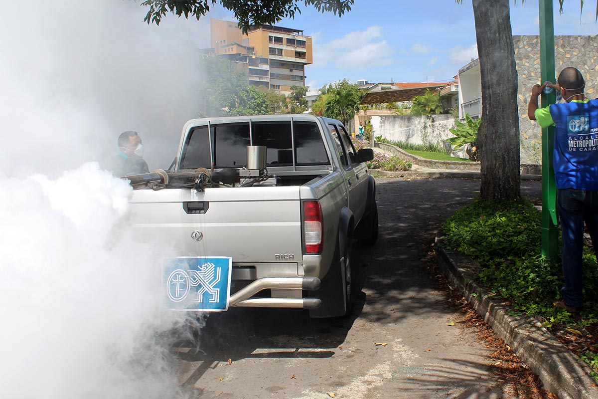 Alcaldía Metropolitana lleva adelante jornada de fumigación en las 32 parroquias de Caracas