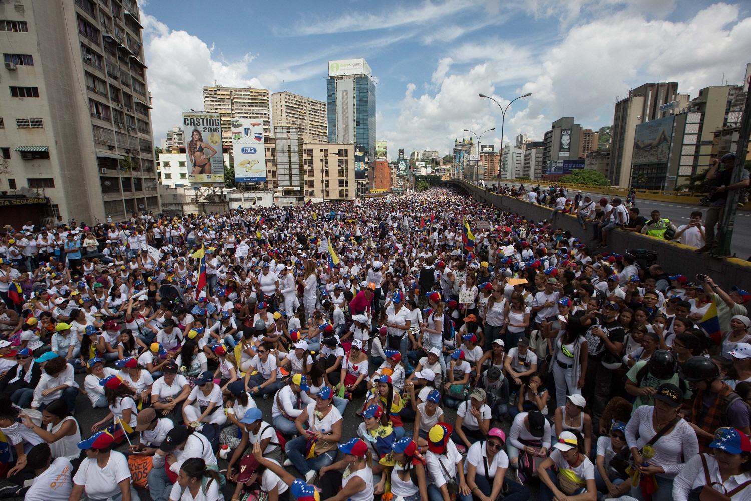 Mujeres marcharon en todo el país contra la represión y por la paz