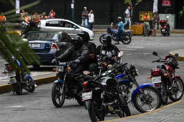 La brutal represión de este #10May que dejó un muerto y más de 160 heridos. EFE