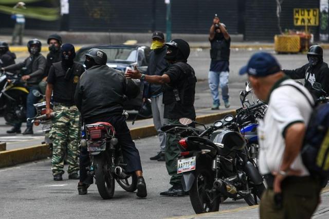 La brutal represión de este #10May que dejó un muerto y más de 160 heridos. EFE