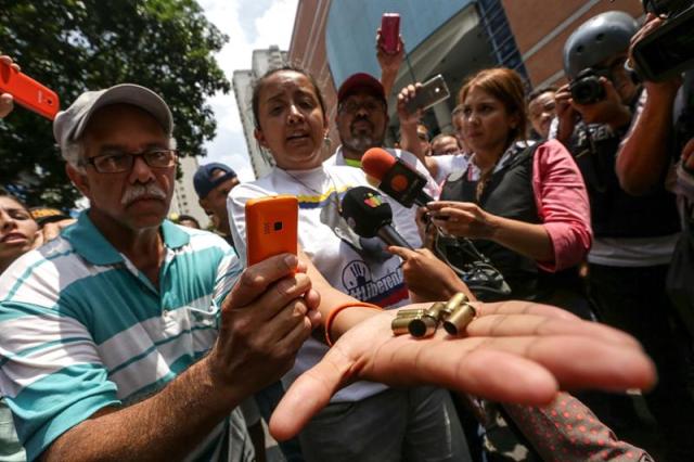 La brutal represión de este #10May que dejó un muerto y más de 160 heridos. EFE