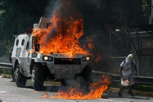 La brutal represión de este #10May que dejó un muerto y más de 160 heridos. EFE