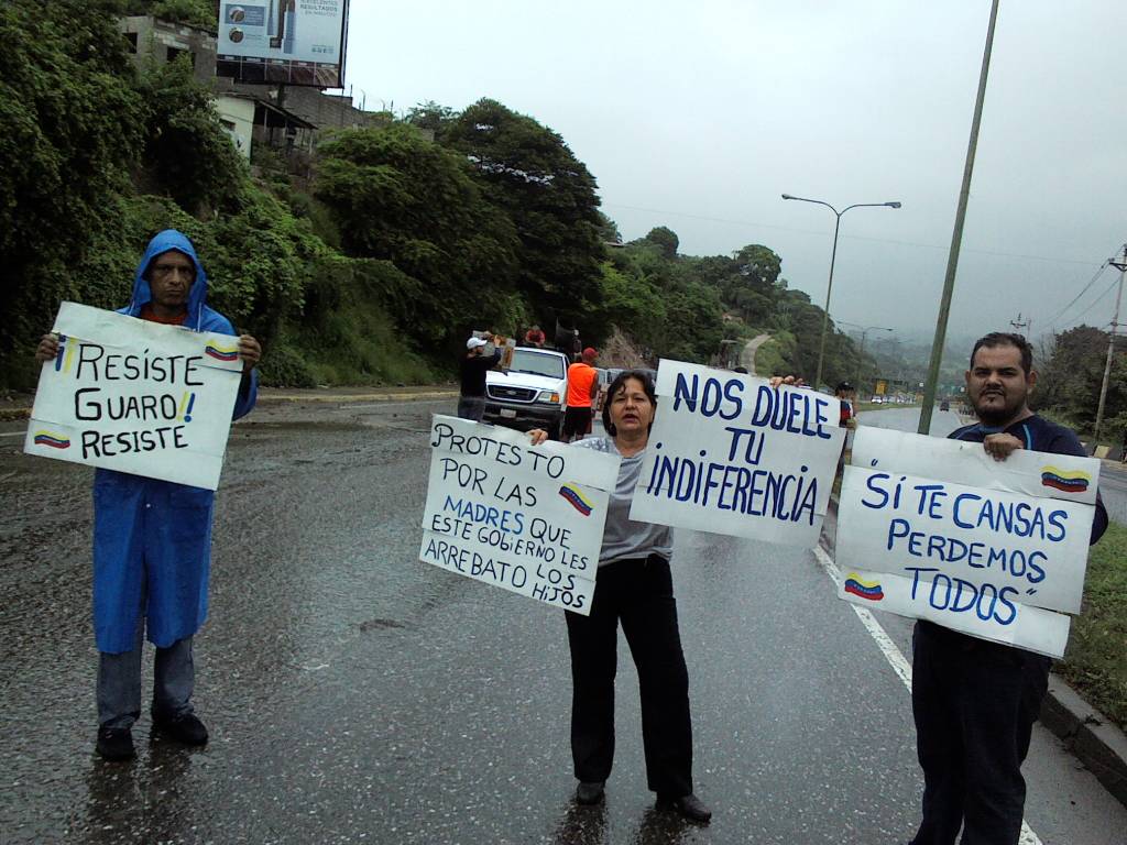 Pese a la lluvia barquisimetanos comienzan el plantón #15May