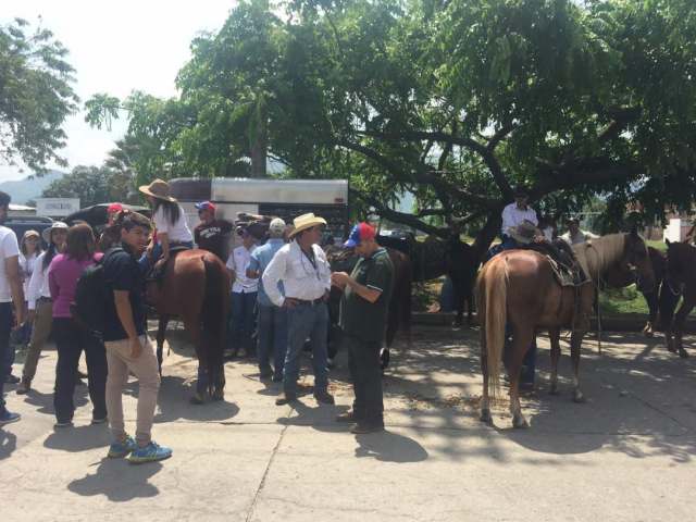 Inicia cabalgata y caravana en Carabobo. Foto: @Gemj1879 