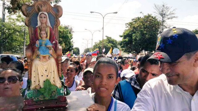 Marcha Somos millones por el cambio en Coro