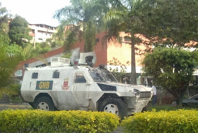 GNB derriba barricadas en Los Nuevos Teques #22May (Fotos)