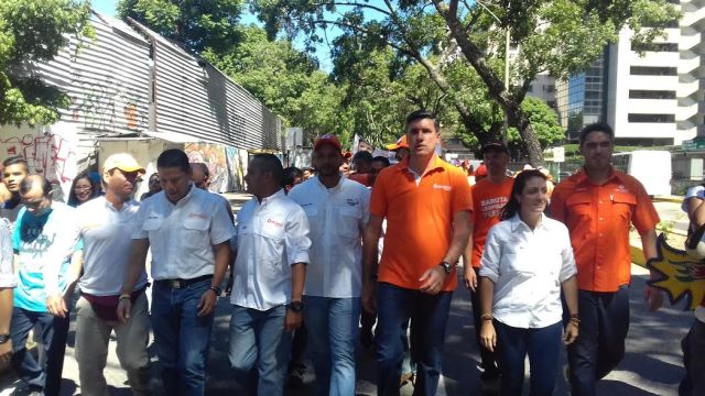 El concejal Edmundo Rada junto al equipo de Voluntad Popular 