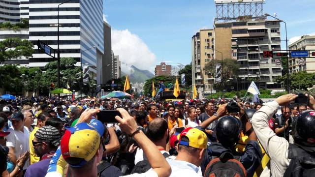 Estudiantes inician marcha hasta el ministerio de Interior y Justicia / Foto: Eduardo Ríos - La Patilla