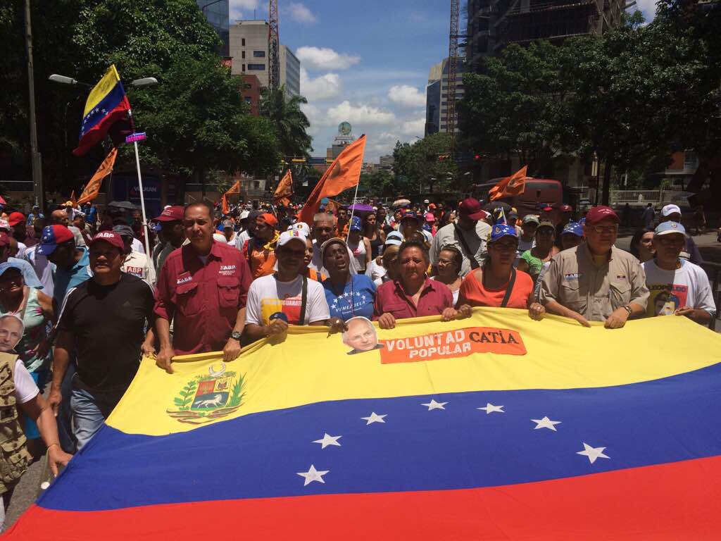 Richard Blanco: A esta dictadura le llegó su hora, pueblo espontáneo en la calle