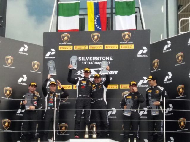 JONATHAN CECOTTO CELEBRÓ EN GRANDE EN SU PRIMERA PRESENTACIÓN EN SILVERSTONE