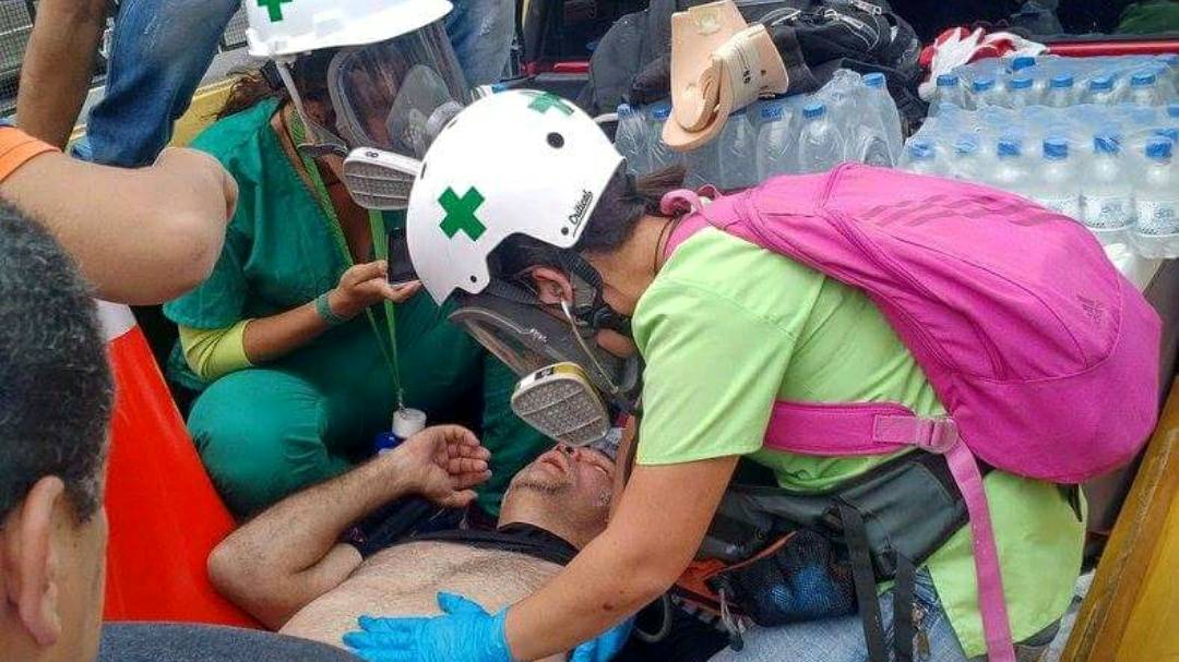 Hieren a diputado Julio Montoya al lanzarle lacrimógena en la espalda #3May