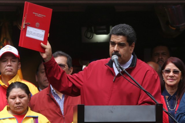 Foto: El Presidente de la República Nicolás Maduro Moro recibe la marcha en defensa de la paz, en apoyo a la Asamblea Nacional Constituyente en Palacio de Miraflores / AVN