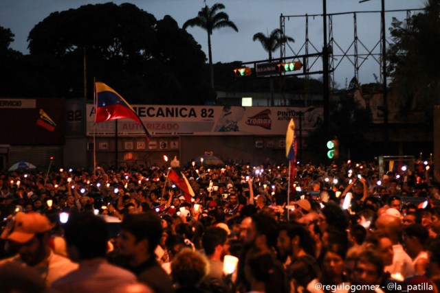 Concentración por los caídos en Parque Cristal. Foto: Régulo Gómez/LaPatilla