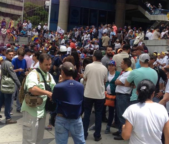 Manifestantes se encuentran en Parque Cristal #14May 