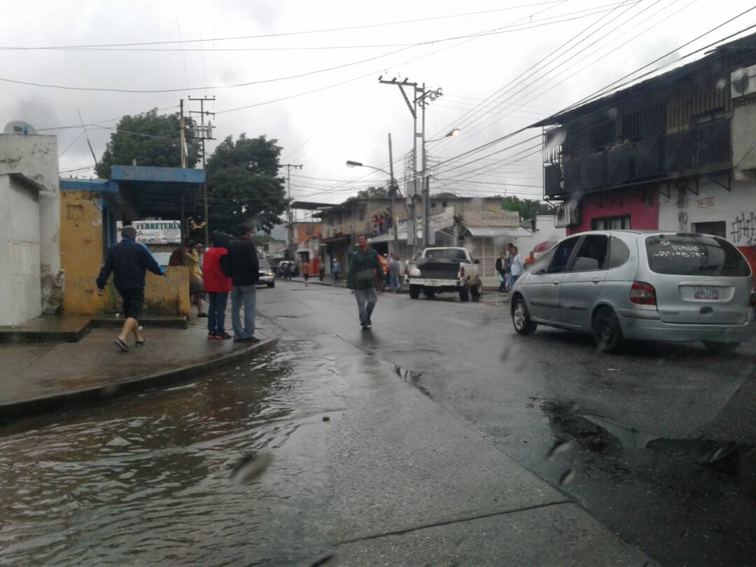 PoliCarabobo y PoliNagua intentan evitar nuevos saqueos en Naguanagua #3May