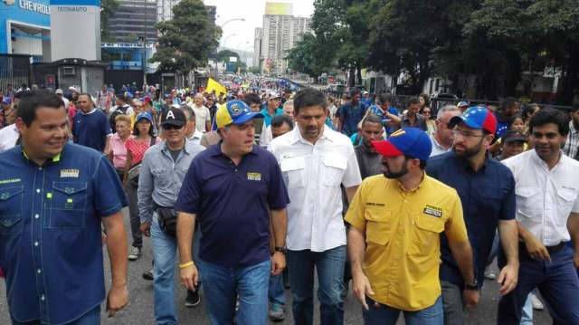 Julio Borges desde la movilización este #8May