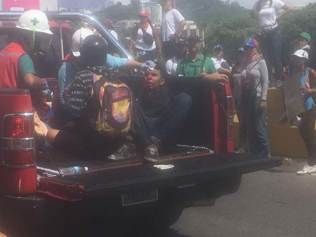 Heridos tras la represión este #10May en la Fajardo / Cortesía 