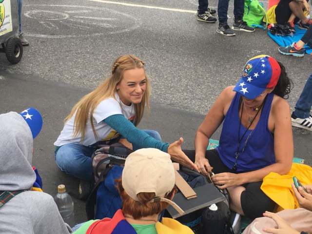 Lilian Tintori en el Distribuidor Altamira / Foto Foto @nessacrlupo