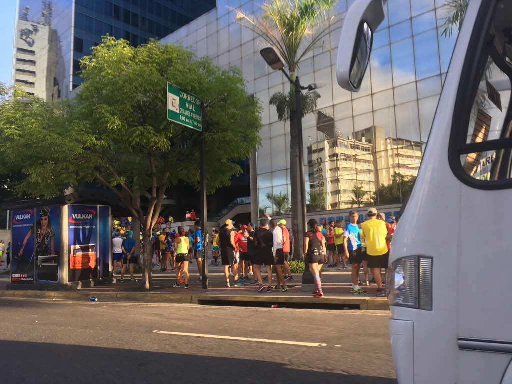 Runners caraqueños realizan carrera por Venezuela