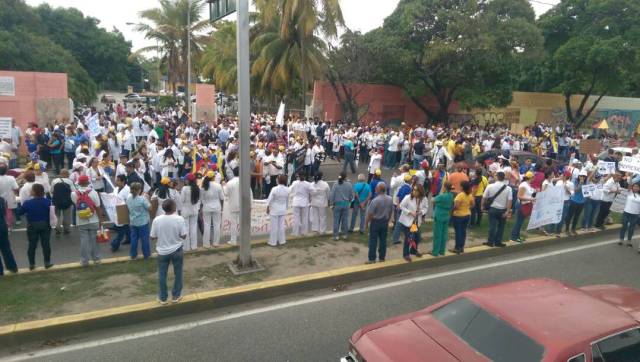 Marcha de los médicos en el estado Lara / Foto @carlosi_Suárez