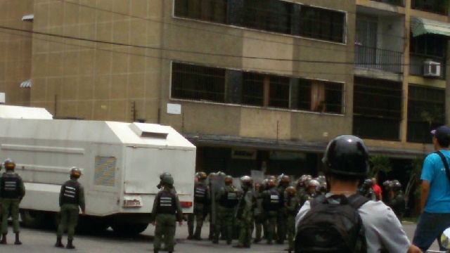 Contingente de la GNB espera a manifestantes en la redoma La India #24May (fotos y videos)