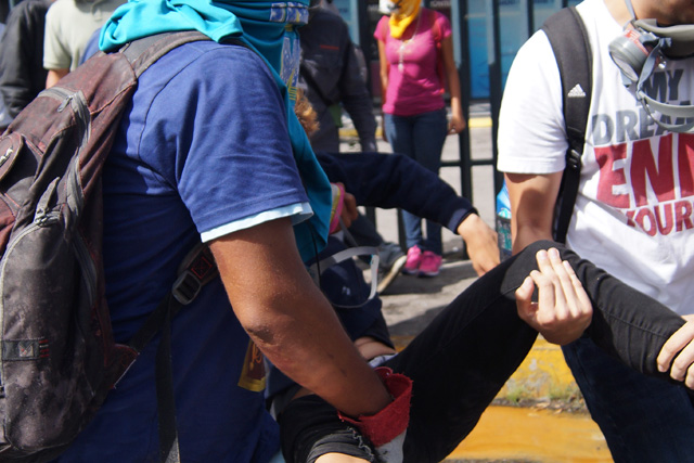 Reportan un afectado por inhalación de gases lacrimógenos en Las Mercedes. Foto: Gabriela Gómez / LaPatilla.com