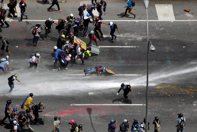 La fuerte represión de la GN contra la Marcha de Los Libertadores. REUTERS/Christian Veron