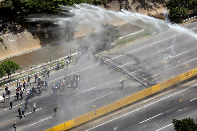 La fuerte represión de la GN contra la Marcha de Los Libertadores. REUTERS/Christian Veron