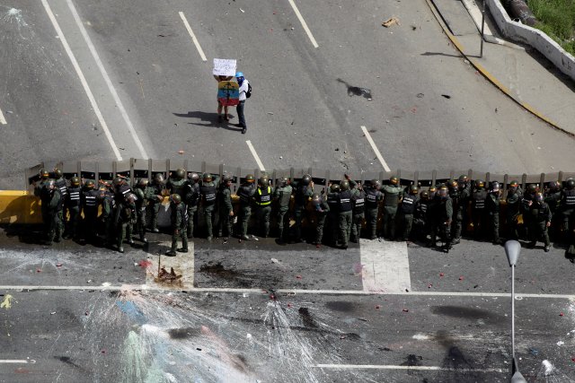 La fuerte represión de la GN contra la Marcha de Los Libertadores. REUTERS/Christian Veron