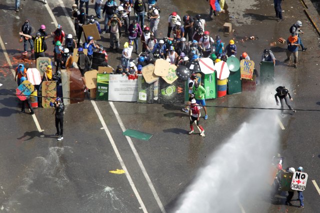 La fuerte represión de la GN contra la Marcha de Los Libertadores. REUTERS/Christian Veron