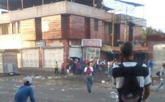 Reportan saqueos en panaderías y supermercados en Valencia #4May (Fotos)