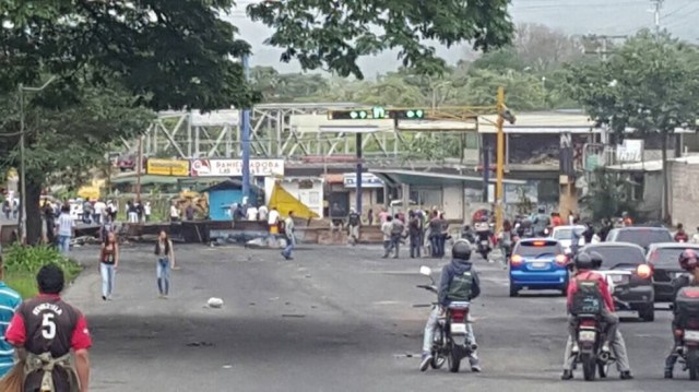 Trancada la principal vía en Táriba, estado Táchira / Foto @LocosPND 