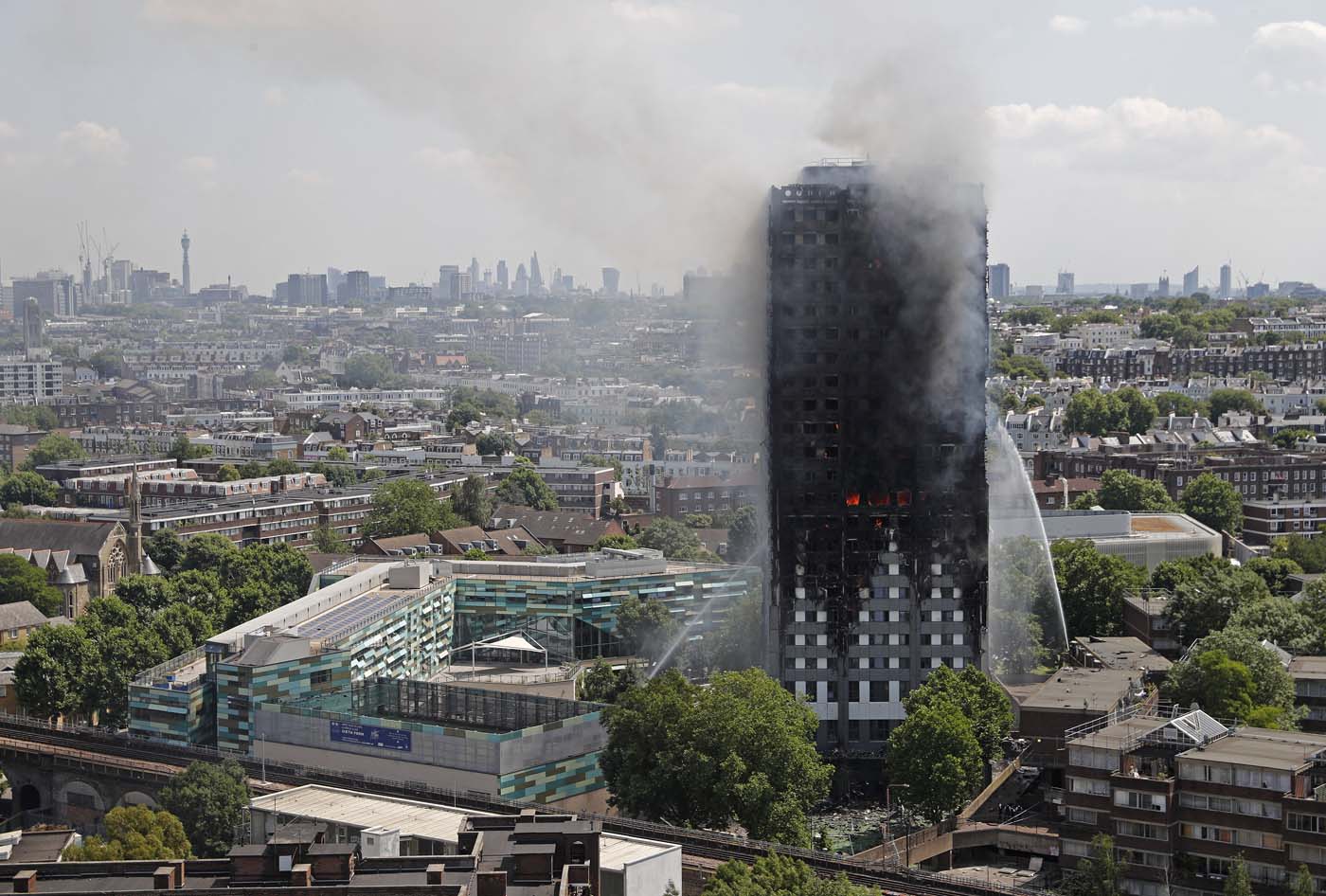 Varios edificios en Londres tienen revestimientos inflamables como el de la Torre Grenfell