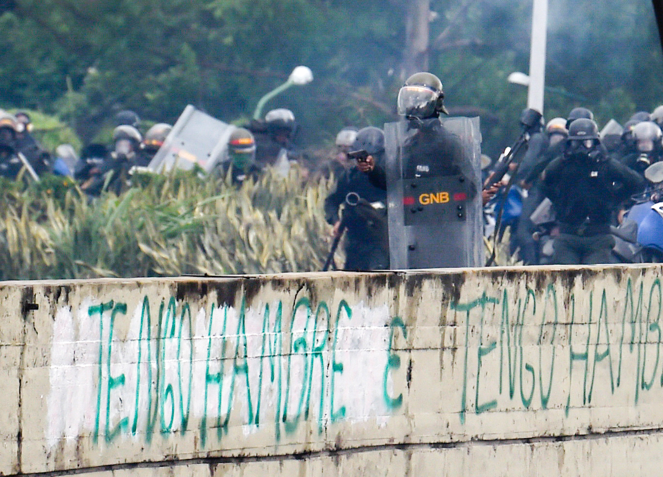 Imágenes y nuevos videos del GNB que le disparó de frente y cerca a los manifestantes