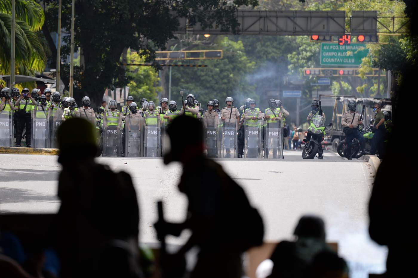 Maduro vuelve a escudarse en teorías conspirativas para aupar la represión militar