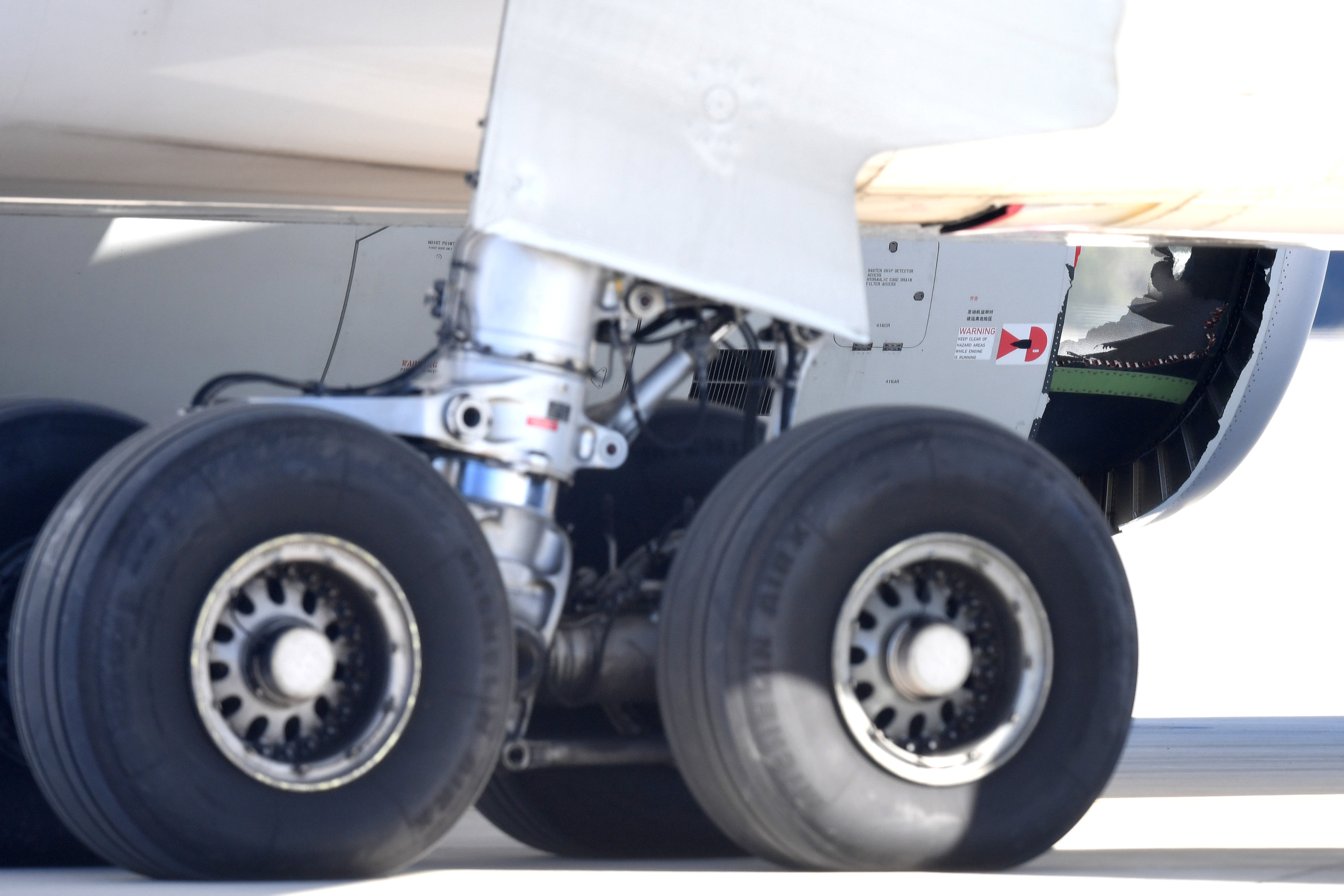 Avión de China Eastern aterrizó de emergencia en Australia por agujero en una turbina