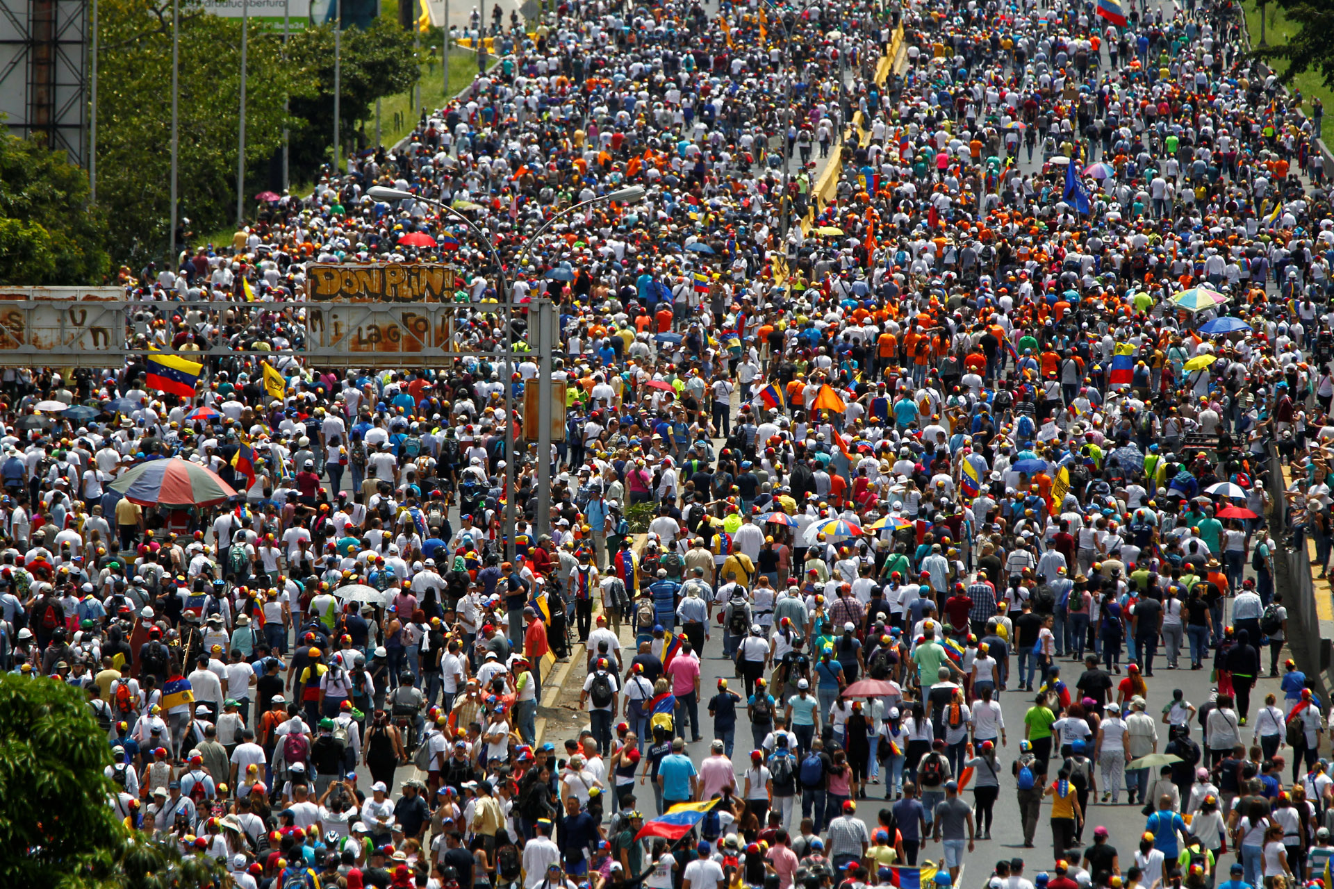 Un video y dos impactantes momentos del gentío en la mega marcha de este #19Jun