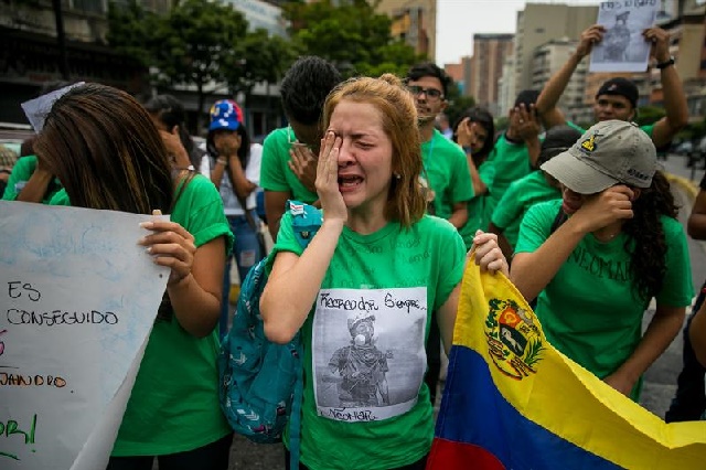 Sociedad civil rinde homenaje donde cayó Neomar Lander