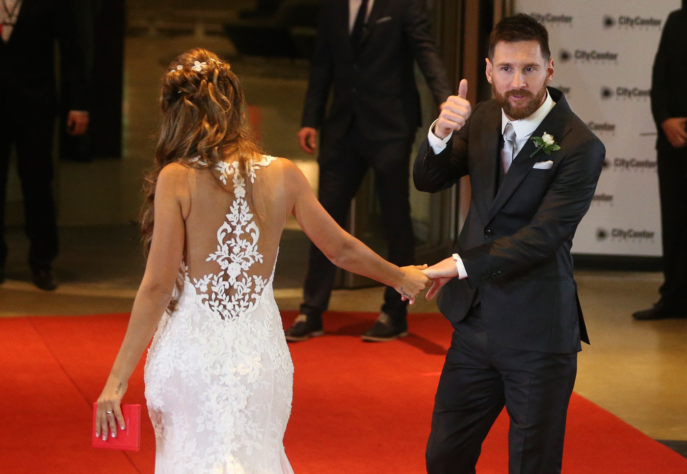 ¡OMG! Esto fue lo que hizo Messi con los “pasapalitos” que le sobraron de su boda