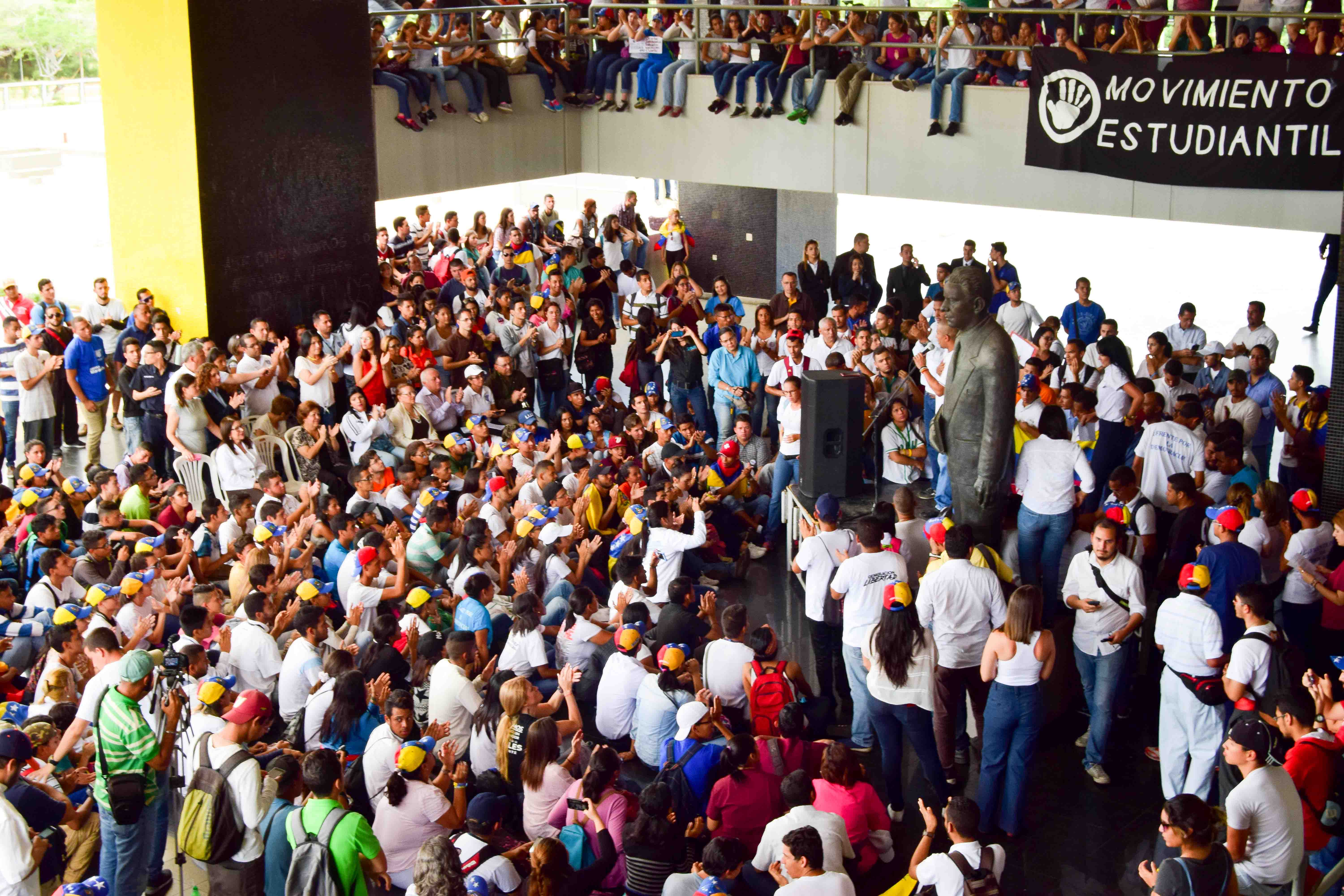 Estudiantes zulianos de distintas generaciones se unen para luchar en contra de la Constituyente