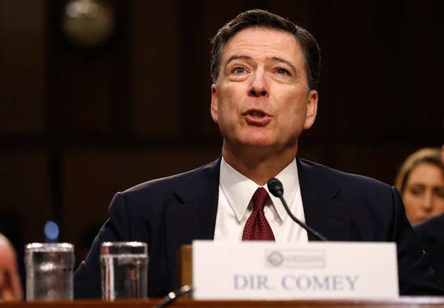 El ex director del FBI, James Comey, testifica ante una audiencia del Comité de Inteligencia del Senado sobre la presunta interferencia de Rusia en las elecciones presidenciales de 2016 en el Capitolio, Washington, EE.UU., 8 de junio de 2017. Foto: Reuters / Jonathan Ernst.